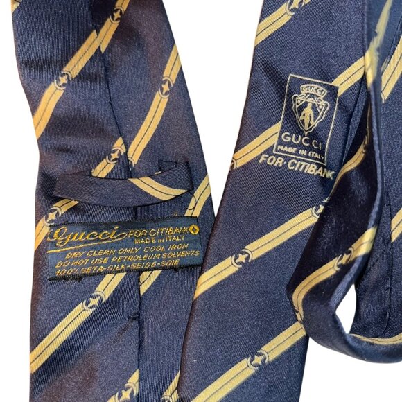 Gucci Italy navy blue  cross stripe 100% silk Italian desginer mens tie - Picture 1 of 3